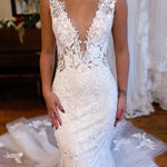 Violeta | White V-Neck Mermaid Long Lace Wedding Dress